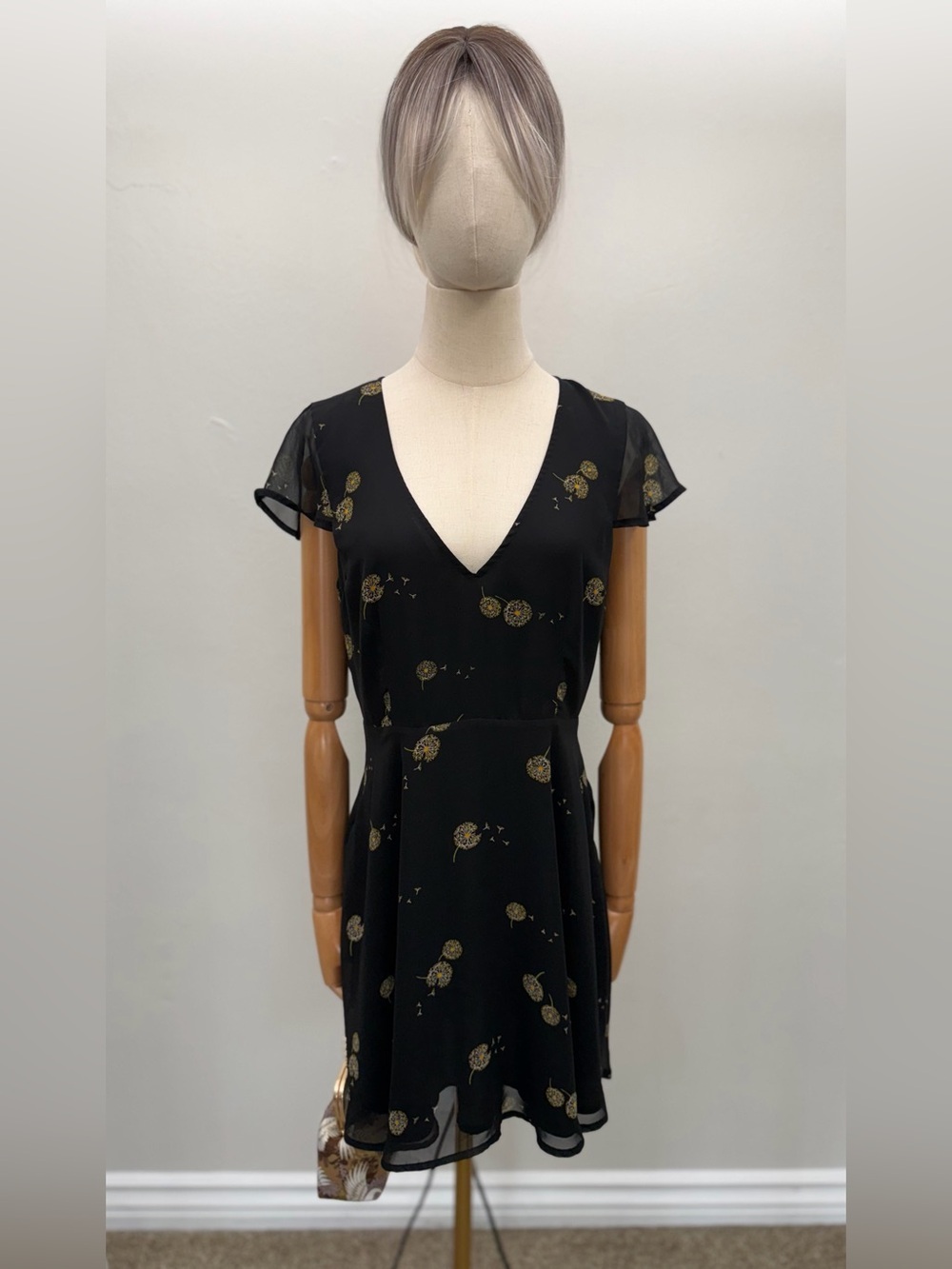 Forever 21 Black Dandelion Print Chiffon Mini Dress Flutter Sleeve Size M